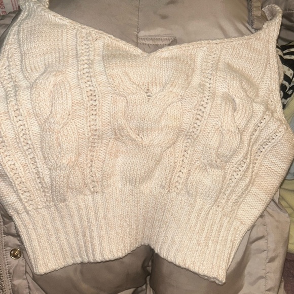CABLE KNIT lil crop top!!!!  NWOT. Plus free NEW belt - Picture 1 of 9